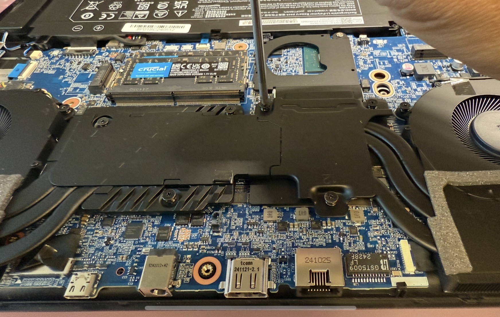 Forensic investigator using the NB18i in the field